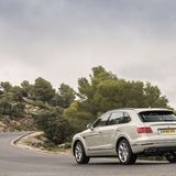 Die Agilität des 2,5 Tonnen-Kreuzers ist beeindruckend. In schnellen Kurven fordert das Gewicht seinen Tribut