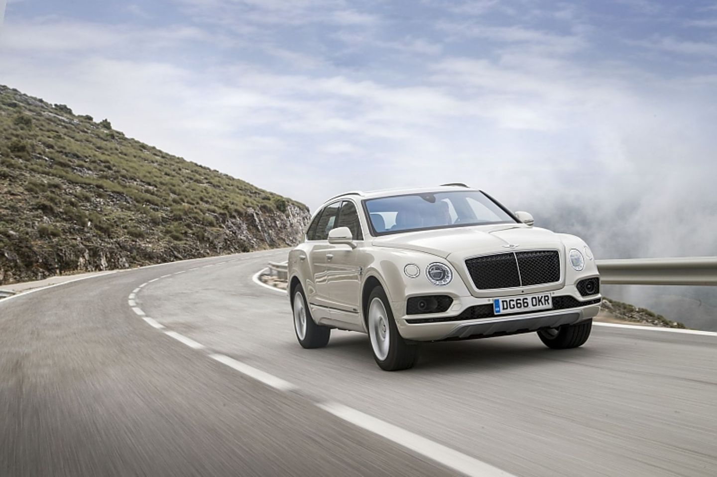 Nach nur 4,8 Sekunden knackt der Bentayga die 100-km/h-Marke