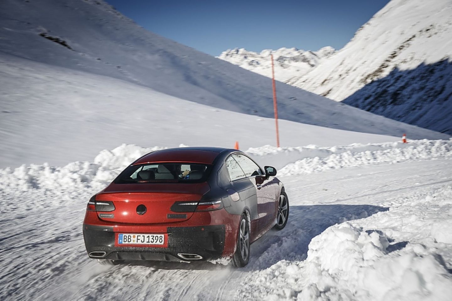 1,5 Zentimeter tiefer liegt das Coupé.