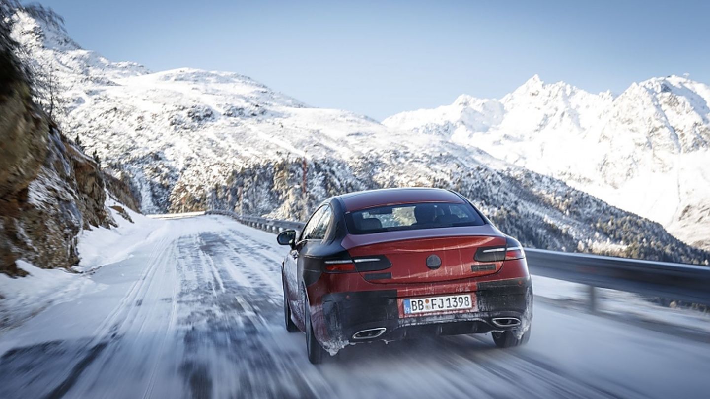 7,4 Zentimeter breiter als sein Vorgänger ist das Mercedes E-Klasse Coupé.