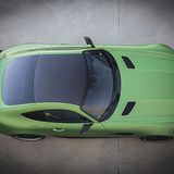 Das Carbondach ist serienmäßig.