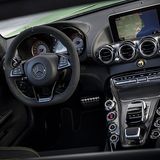 Das Cockpit des Mercedes-AMG GT R.
