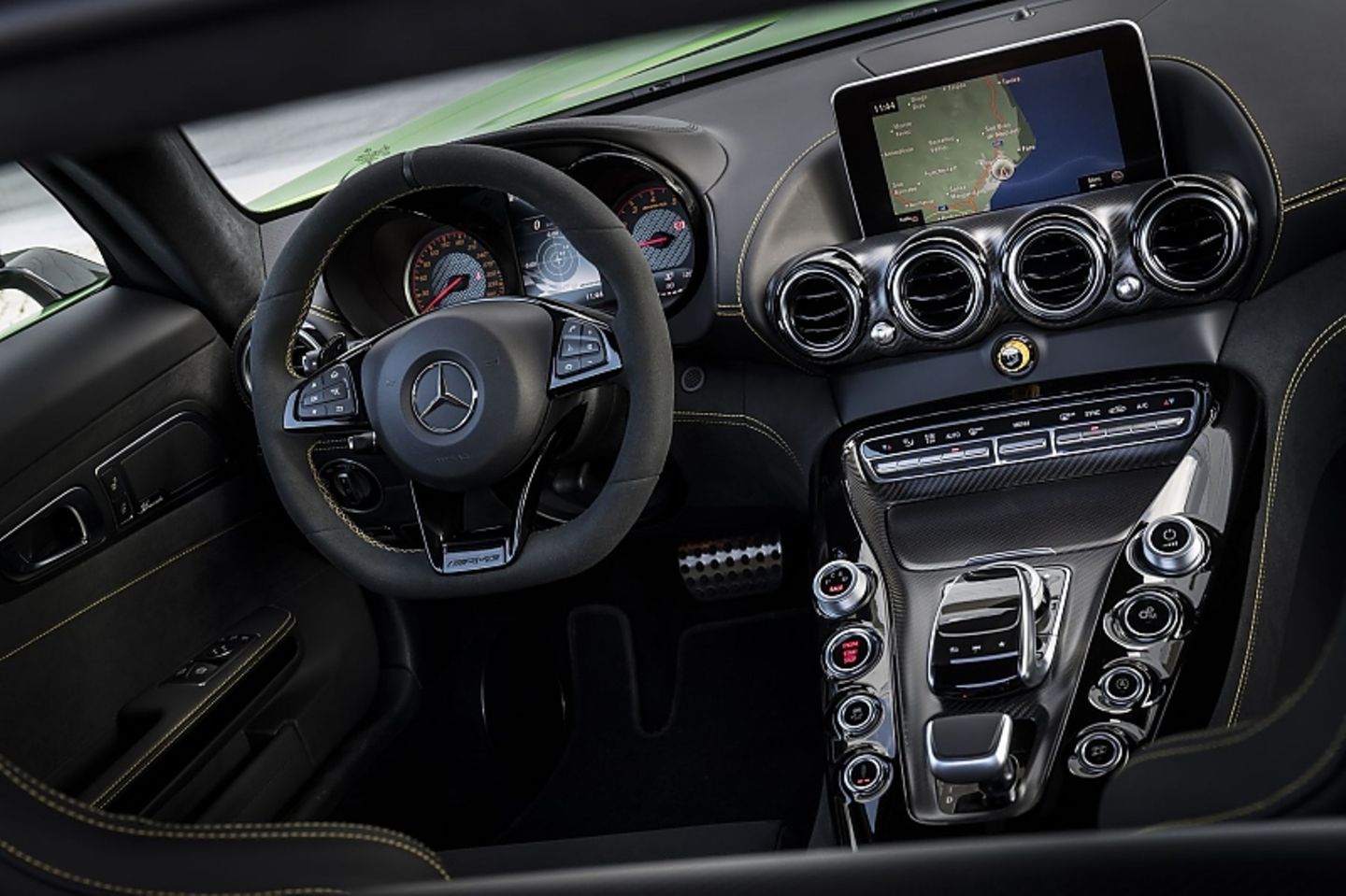 Das Cockpit des Mercedes-AMG GT R.