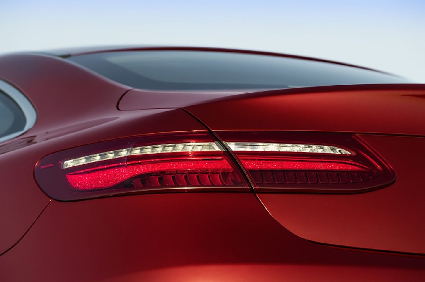 Mercedes E-Klasse Coupé 2017 - LED-Lichter mit neuer Begrüßungsversion