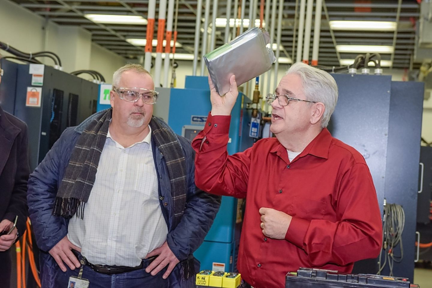 GM Batterieexperte Douglas Drauch (rechts)