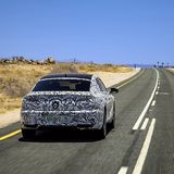 VW Arteon Prototyp - das elegante Heck ist noch mächtig getarnt