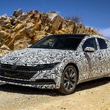 VW Arteon Prototyp - markante Front mit LED-Augen