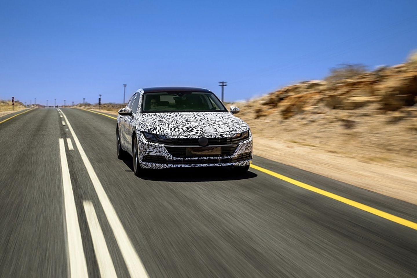 VW Arteon Prototyp - der V6-Motor schafft 300 km/h