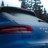Von außen ist er kaum vom normalen Porsche Macan Turbo zu unterscheiden.