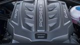 Das 3,6 Liter große V6-Triebwerk des Porsche Macan Turbo mit Performance Paket.