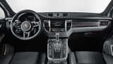 Das Cockpit des Porsche Macan Turbo mit Performance Paket.