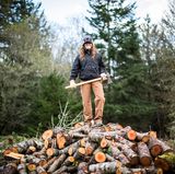 In der Land- und Forstwirtschaft meldeten sich die Beschäftigten am seltensten krank - im Schnitt nur 0,72 Krankschreibungen im Jahr. Aber wenn es sie doch mal traf, dann richtig: 14,6 Fehltage je Krankheitsfall sind Rekord. Der Grund dürfte die erhöhte Gefahr von Arbeitsunfällen sein.