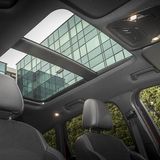 Es werde Licht: Ein Panorama-Glasdach sorgt für angenehmes Ambiente