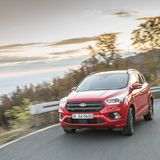 In engen Kurven schiebt 1.686 Kilogramm schwere Kompakt-SUV über alle vier Räder nach außen