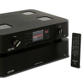 Ayon S-5    Was machen HighEnd-Audio-Freunde, die auch an vergleichsweise schnödes Streamingaudio höchste Ansprüche legen? Sie greifen sehr tief in die Tasche und gönnen sich für knapp 15.000 Euro die Ayon S-5. Der Netzwerkstreamer aus Österreich verbindet die in Sachen Klang ungeschlagene Röhrentechnik im Vorverstärker mit digitalen Signalen. Die S-5 versteht daher Formate wie MP3, WMA, ACC und Ogg Vorbis. Via VTuner ist auch Internetradio möglich. Selbstredend gehören an ein solches Edelgerät entsprechend hochwertige Boxen und Kabel.