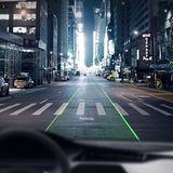 Bei WayRay werden die grafischen Elemente werden 15 Meter vor das Auto projiziert