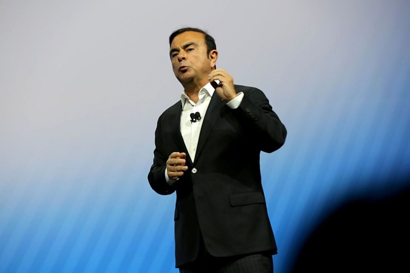 Renault Nissan Chef Carlos Ghosn stellte auf der CES 2017 neue Technologien für das autonome Fahren vor die von der Nasa entwick