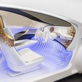 Toyota integriert sogar einen Assistenten namens Yui, der die künstliche Intelligenz des Autos nutzt in das Bedienkonzept