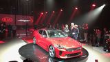 Peter Schreyer (links) und Albert Biermann (Mitte) mit ihrem "Baby"