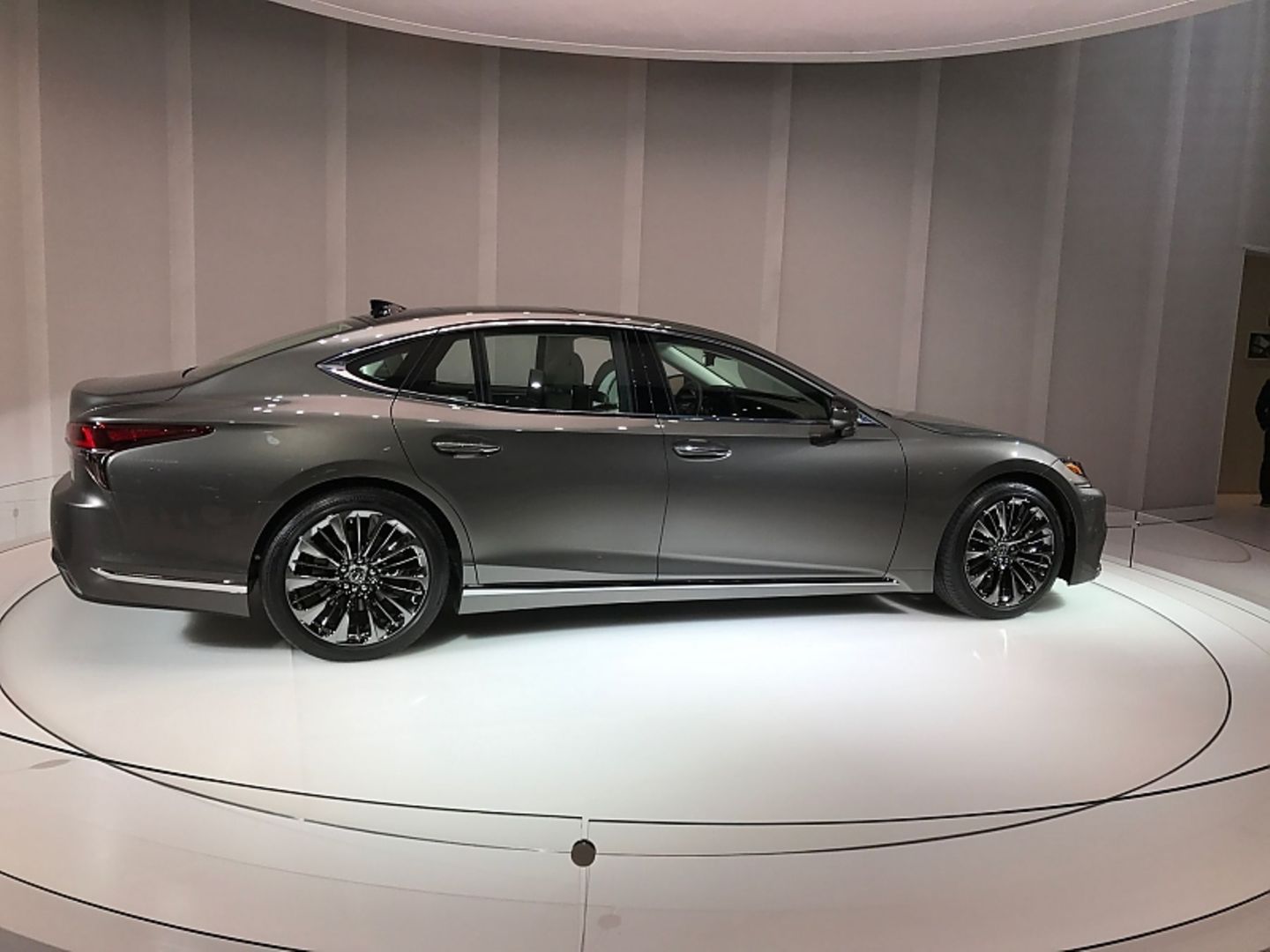 Lexus LS 500 ist 5,24 Meter lang