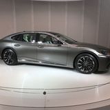 Die coupéhaft abfallende Dachlinie steht dem Lexus LS gut