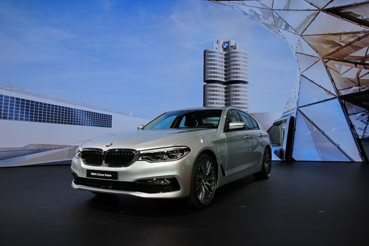 BMW 5er Serie mit dem Topmodell M 550i - 462 PS stark