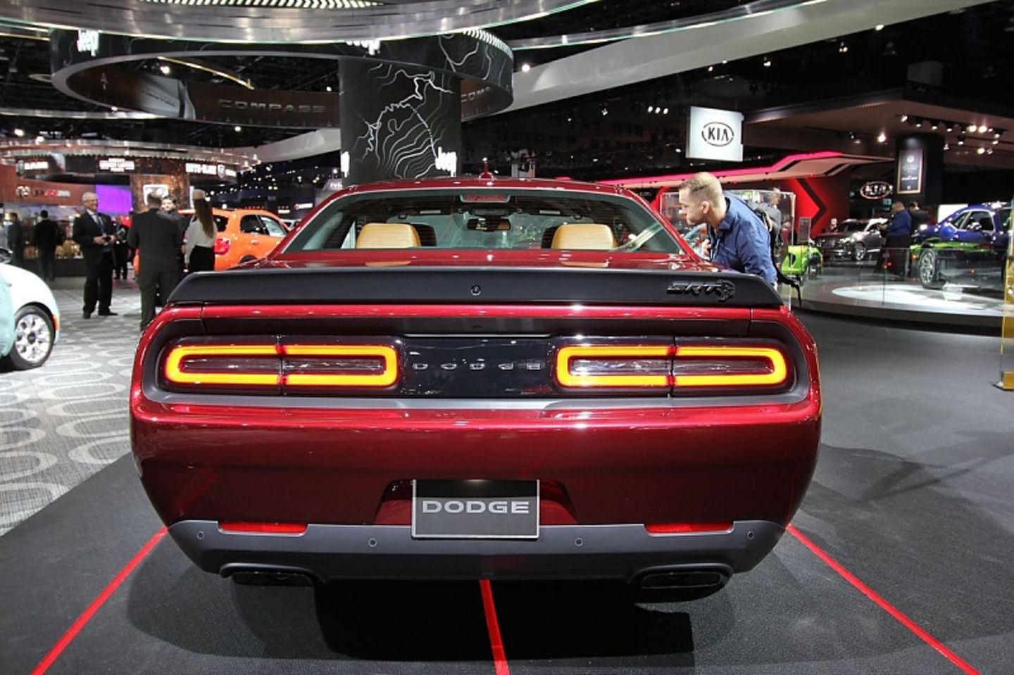 Dodge Challenger Hellcat -700 PS
