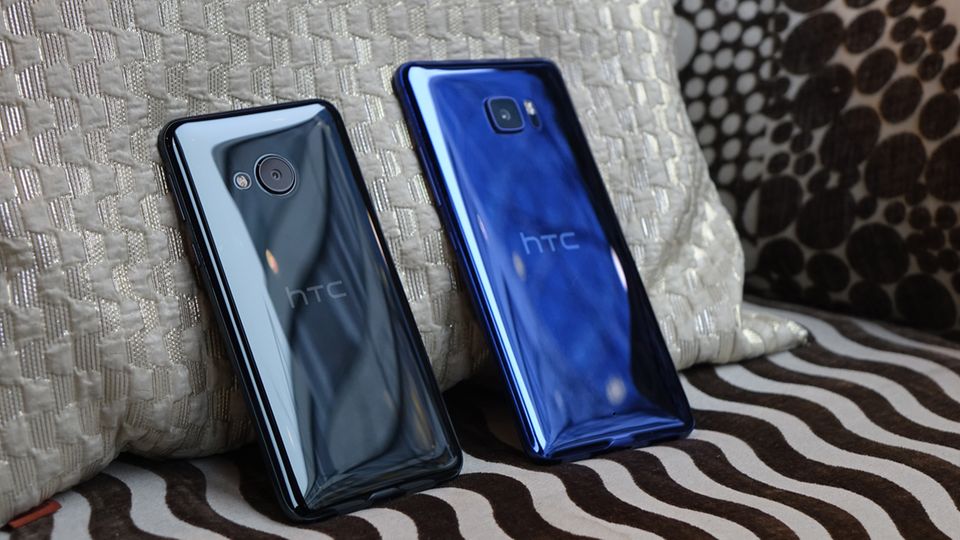 U Play und U Ultra: Das HTC U Play (links) ist etwas kleiner als das HTC U Ultra Das HTC U Play (links) ist etwas kleiner als das HTC U Ultra