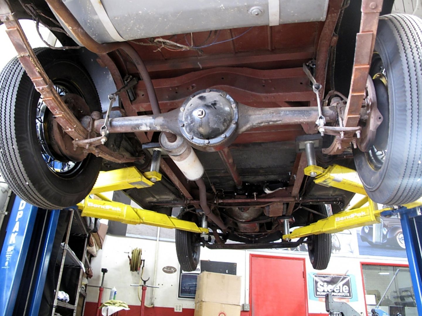 Klassische Achskonstruktionen bei Hollywood Hot Rods in Burbank / California