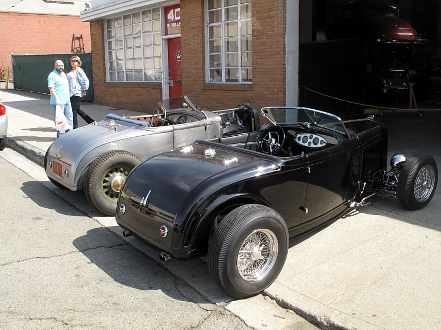 Hollywood Hot Rods in Burbank / California - coole Autos vor der Tür