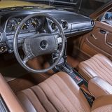 Der Innenraum eines Mercedes 230 der Baureihe W 123 - All Time Stars