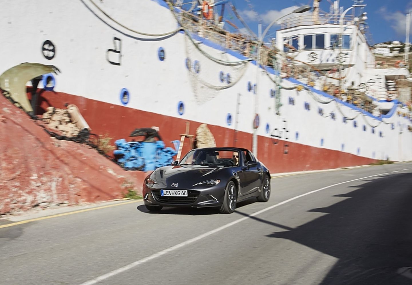 Mazda MX-5 RF 2.0 - 215 km/h schnell
