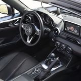 Mazda MX-5 RF 2.0 - das Navigationssystem kostet faire 690 Euro