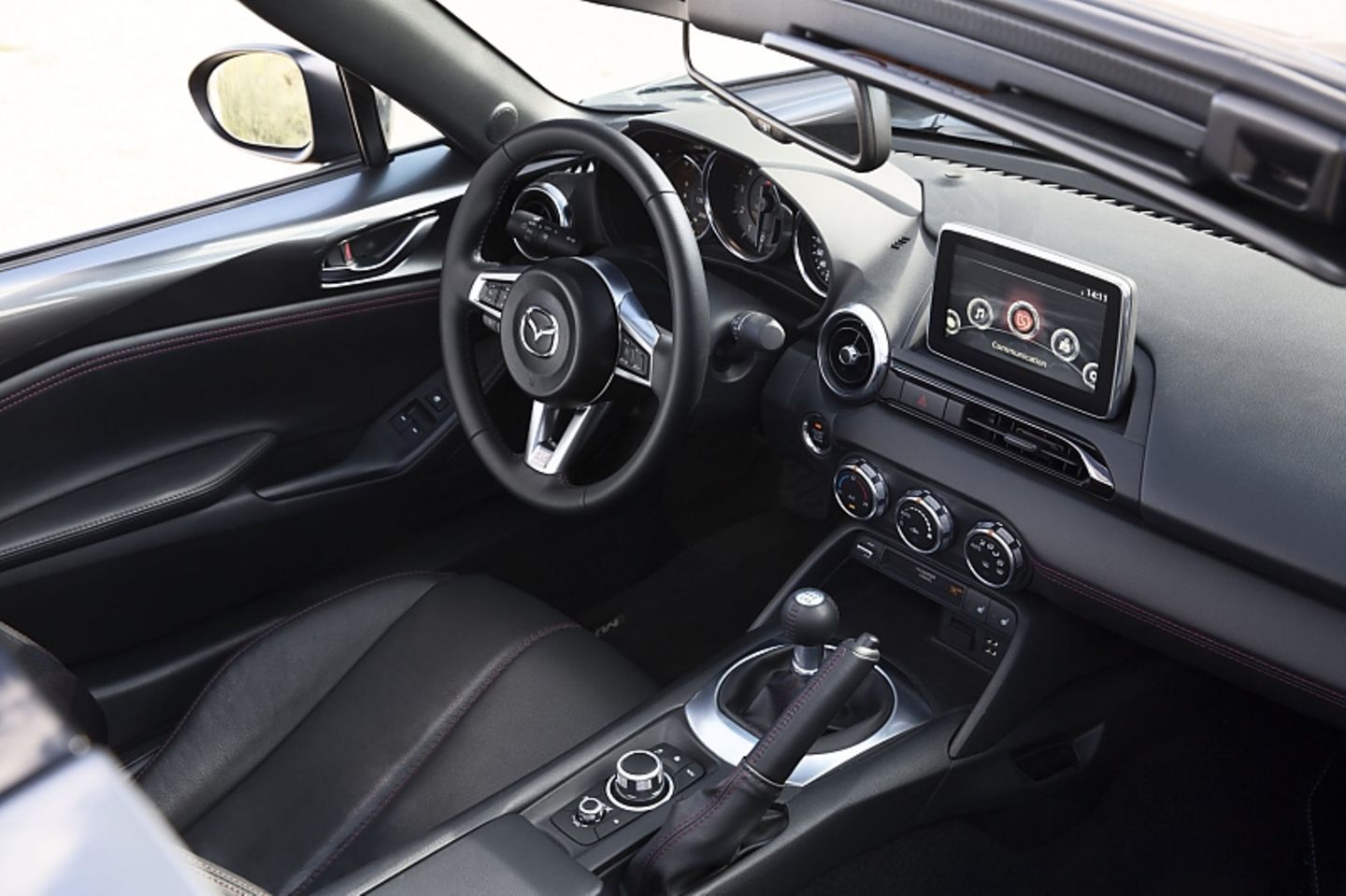Mazda MX-5 RF 2.0 - das Navigationssystem kostet faire 690 Euro
