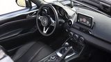 Mazda MX-5 RF 2.0 - das Navigationssystem kostet faire 690 Euro