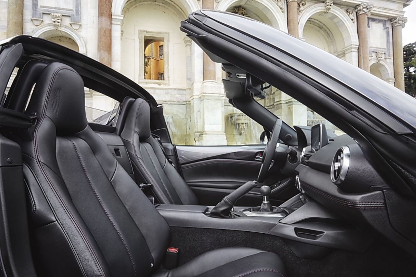 Mazda MX-5 RF 2.0 - Ledersitze sind ebenfalls Serie