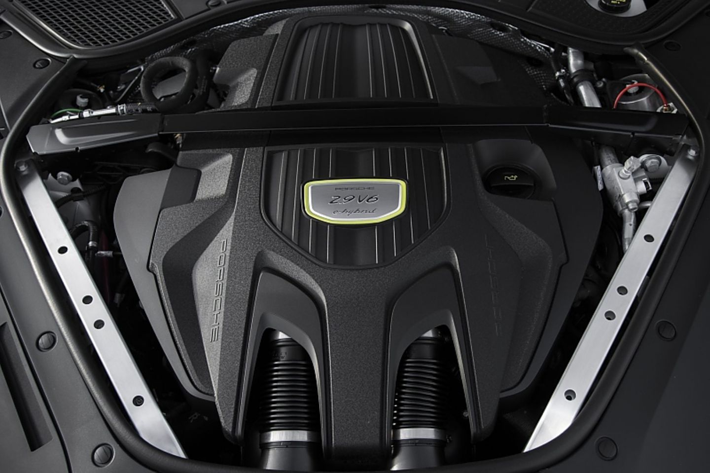 Der 2.9-Liter-V6-Biturbo hat 243 kW / 330 PS