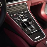 Das Achtgang-Doppelkupplungsgetriebe feiert im Panamera 4 E Hybrid Premiere