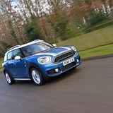 Das Fahrwerk ist nach wie vor straff, aber deutlich kommoder als bisher