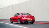 Der Infiniti Q60 ist 4,69 Meter lang.