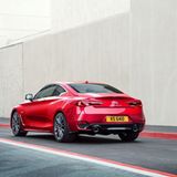 Der Infiniti Q60 ist 4,69 Meter lang.