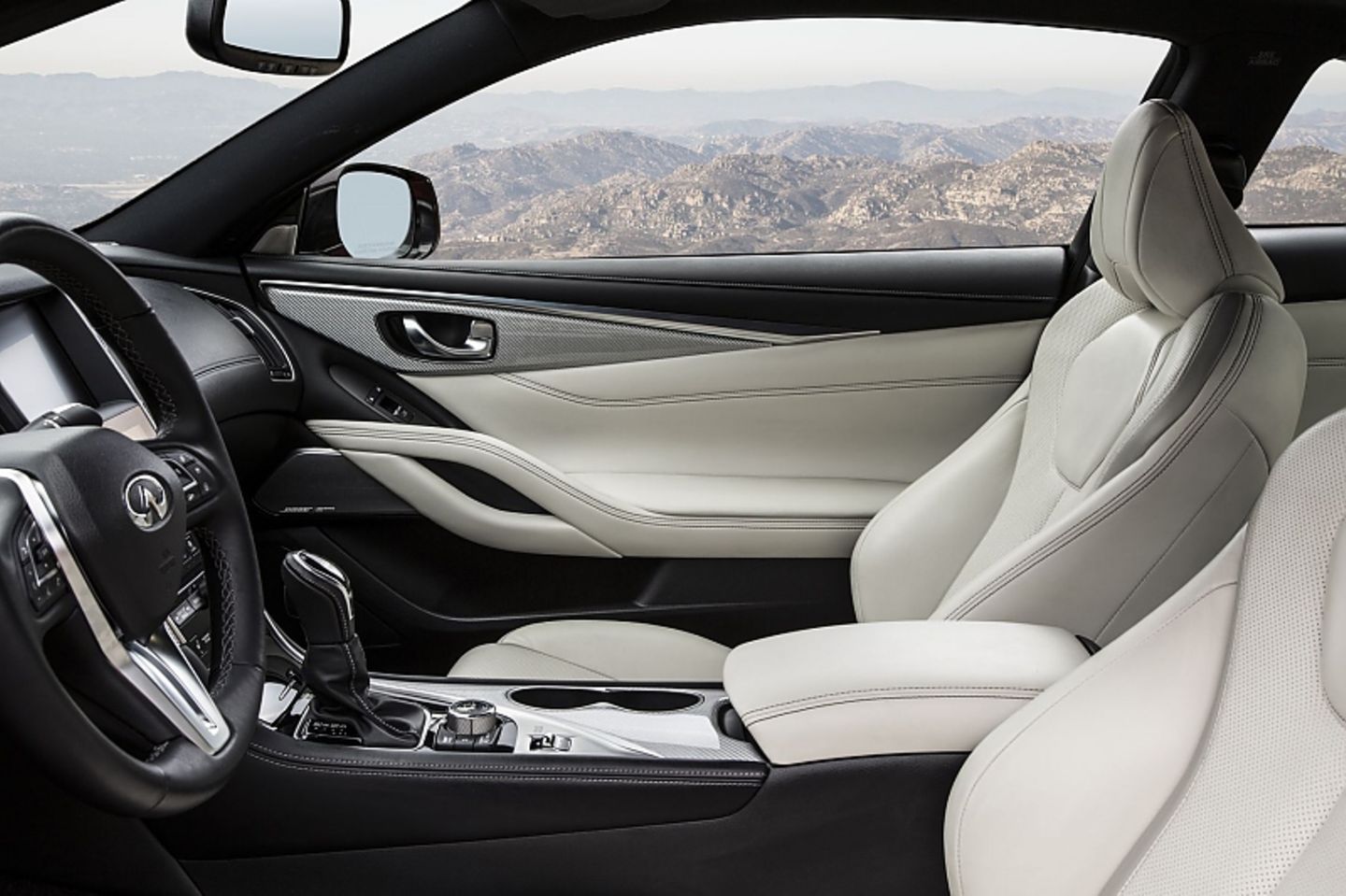 Das Cockpit des Infiniti Q60.