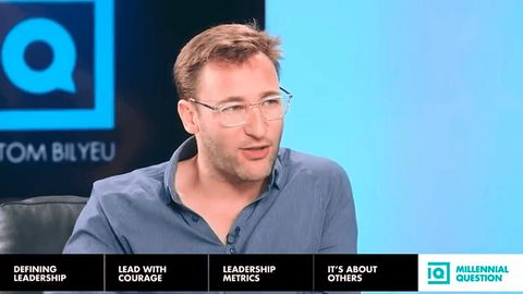 Simon Sinek fragt : "Wie können Millenials im Arbeitsleben glücklich werden." 