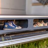 Clever: die Schuhablage im Einstieg.