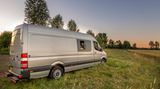 Von außen ist es ein normaler Sprinter geblieben. Auf einen Dachgarten wurde verzichtet.