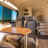 Die Nachrüstung mit den komfortablen Campingstühlen und drehbaren Stühlen in der ersten Reihe war die teuerste Einzelbeschaffung für den Umbau.