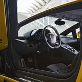 Die Türen schwingen immer noch nach oben