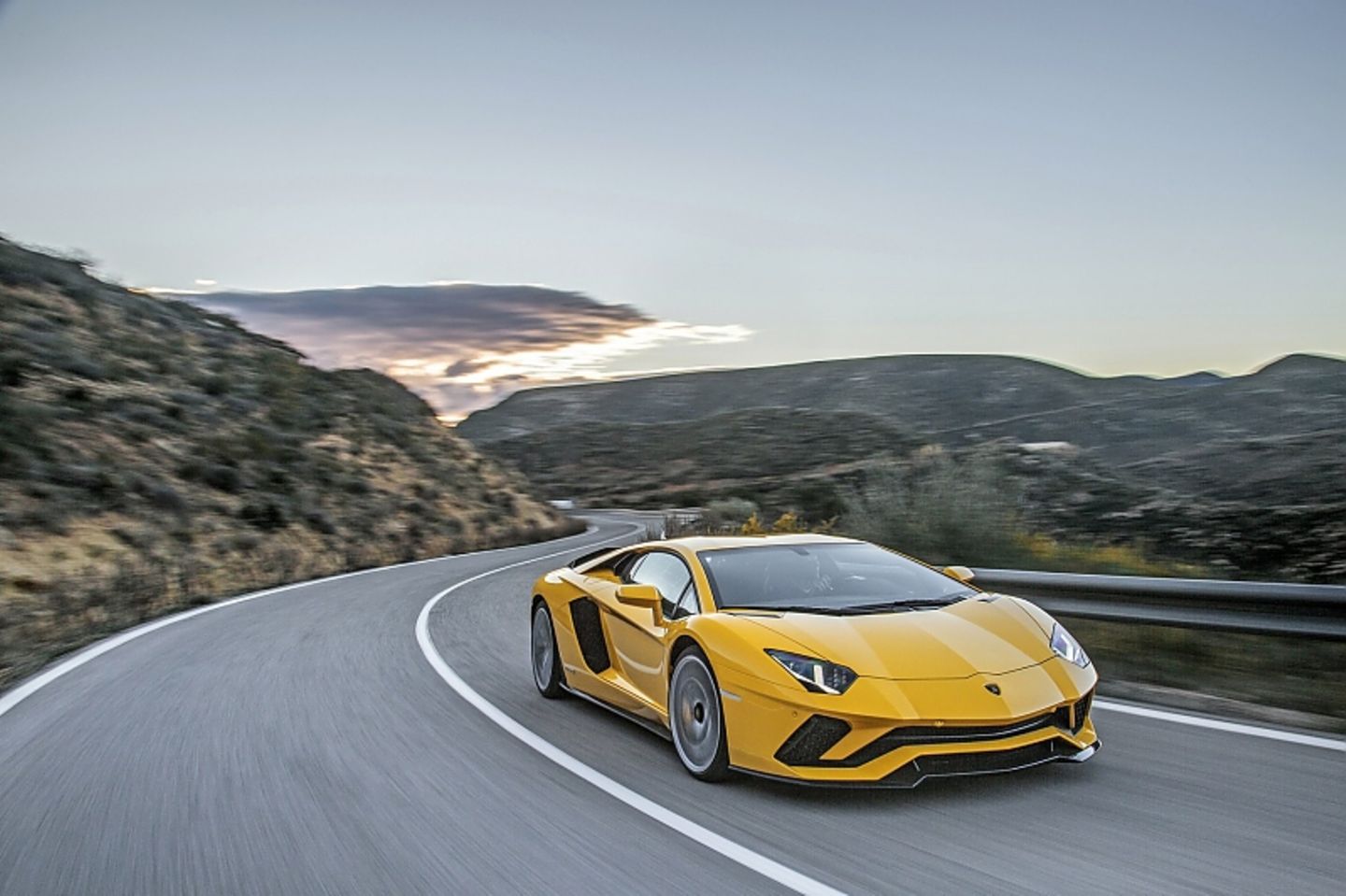 Der Lamborghini Aventador S wird bei 350 km/h abgeregelt