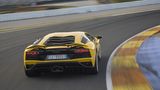 In den Kurven ist der Lamborghini Aventador S deutlich flinker als der Vorgänger