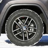 Die Reifen haben eine kevlarverstärkte Seitenwand